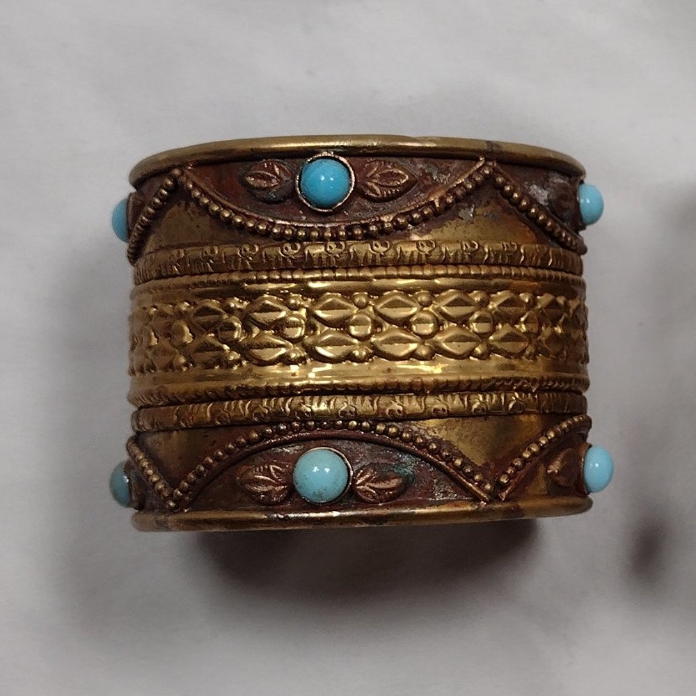 Metal cuff